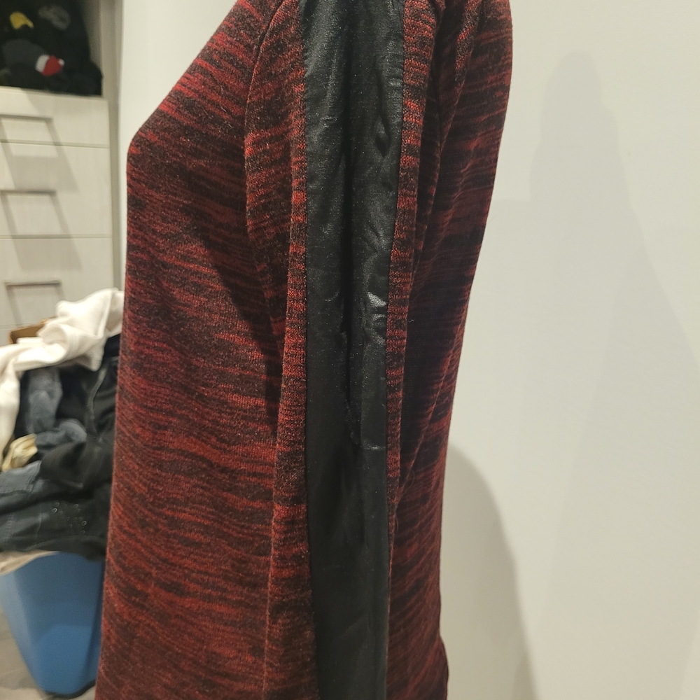 Chic Red and Black Long Sleeve Women's Top - Picture 2 of 5